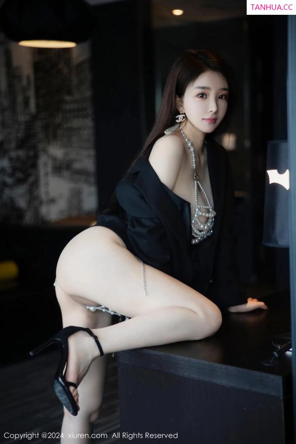   [XiuRen]高清写真图 2024.01.10 No.7939 雨儿baby 美腿妩媚第28张图片